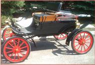 1903 Oldsmobile Curved Dash "Surrey" Replica left view